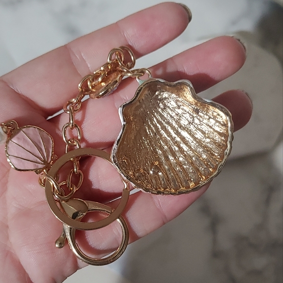 Pearl Seashell Keychain - Picture 5 of 5